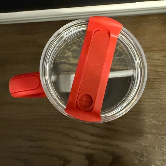 Stanley x Starbucks Shimmering Red Quencher H2.0 Tumbler with Handle - Picture 3 of 3